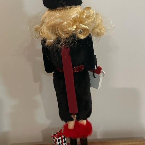 New Tjmaxx Nutcracker Shopping Girl Christmas Figurine - Picture 6 of 7